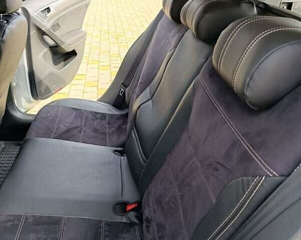 Серый Фольксваген Гольф, объемом двигателя 1.6 л и пробегом 262 тыс. км за 11000 $, фото 28 на Automoto.ua