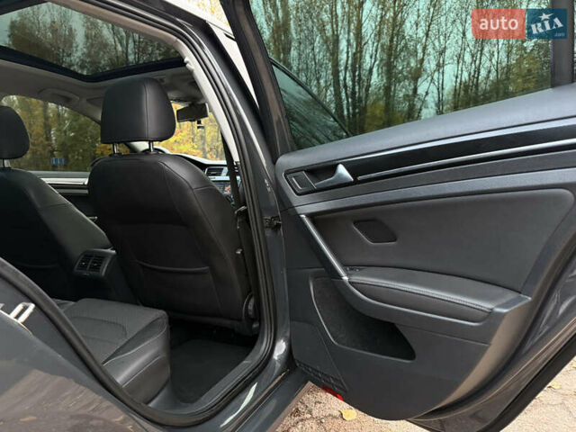 Серый Фольксваген Гольф, объемом двигателя 2 л и пробегом 289 тыс. км за 12350 $, фото 49 на Automoto.ua