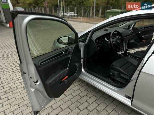 Серый Фольксваген Гольф, объемом двигателя 1.6 л и пробегом 300 тыс. км за 11800 $, фото 9 на Automoto.ua