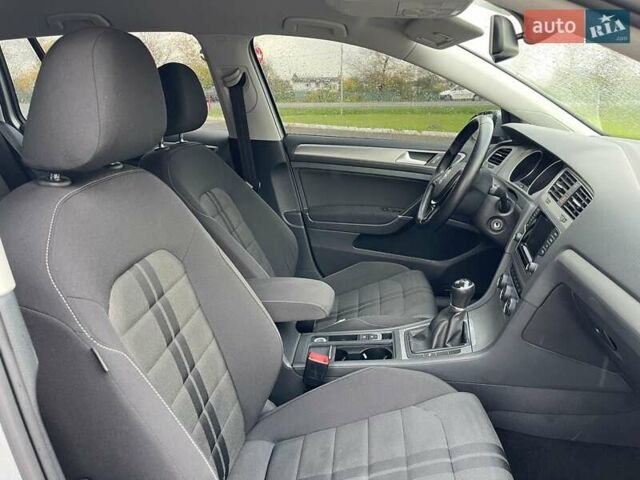 Серый Фольксваген Гольф, объемом двигателя 1.2 л и пробегом 140 тыс. км за 10490 $, фото 26 на Automoto.ua