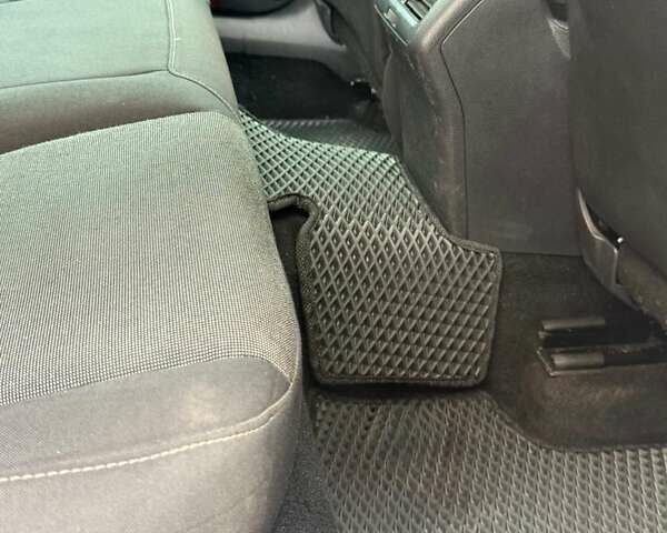 Сірий Фольксваген Гольф, об'ємом двигуна 1.6 л та пробігом 370 тис. км за 10400 $, фото 22 на Automoto.ua