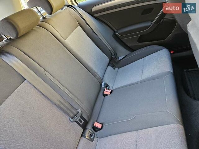 Серый Фольксваген Гольф, объемом двигателя 1.6 л и пробегом 262 тыс. км за 8800 $, фото 62 на Automoto.ua