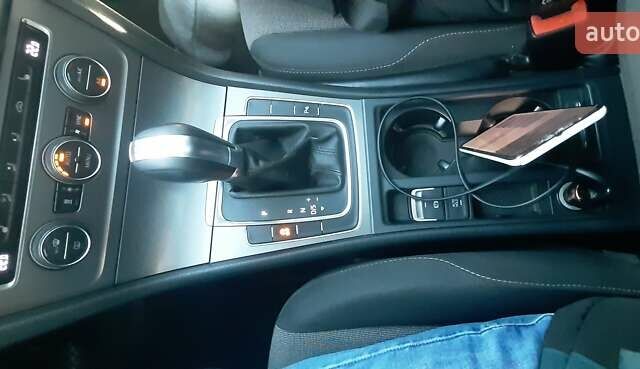 Серый Фольксваген Гольф, объемом двигателя 1.6 л и пробегом 300 тыс. км за 12000 $, фото 7 на Automoto.ua