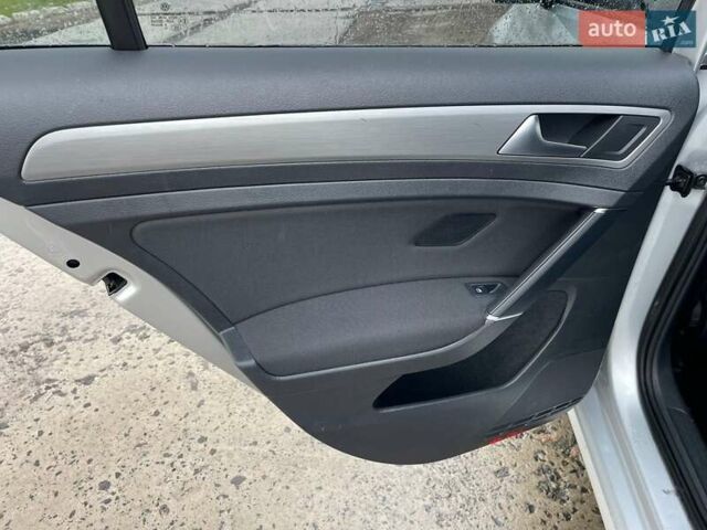 Серый Фольксваген Гольф, объемом двигателя 1.2 л и пробегом 140 тыс. км за 10490 $, фото 27 на Automoto.ua