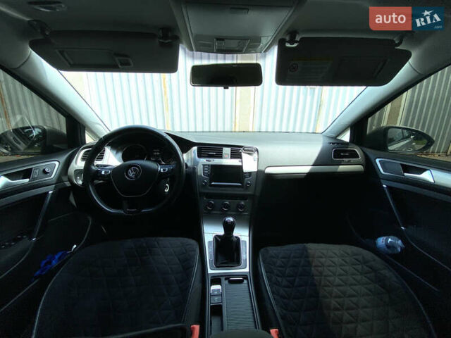 Серый Фольксваген Гольф, объемом двигателя 1.6 л и пробегом 261 тыс. км за 10500 $, фото 8 на Automoto.ua