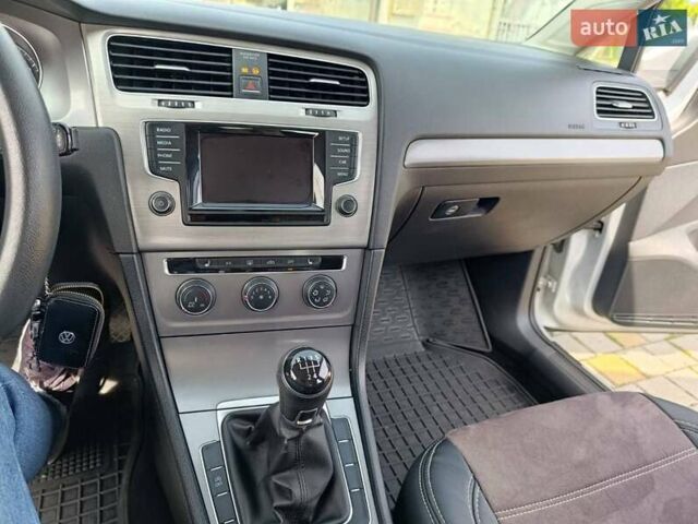 Серый Фольксваген Гольф, объемом двигателя 1.6 л и пробегом 262 тыс. км за 11000 $, фото 9 на Automoto.ua