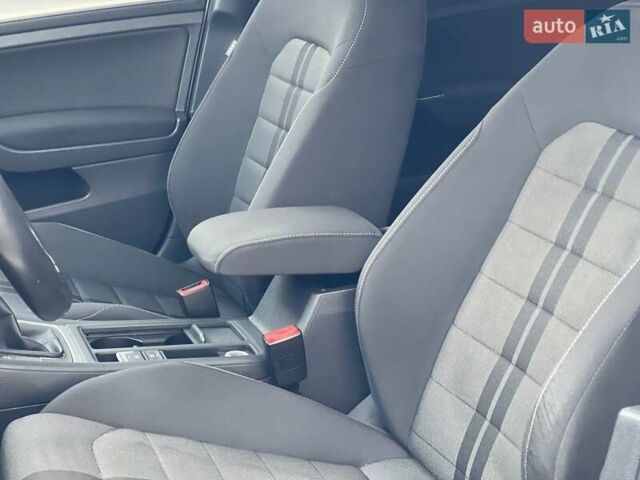 Серый Фольксваген Гольф, объемом двигателя 1.2 л и пробегом 140 тыс. км за 10490 $, фото 12 на Automoto.ua