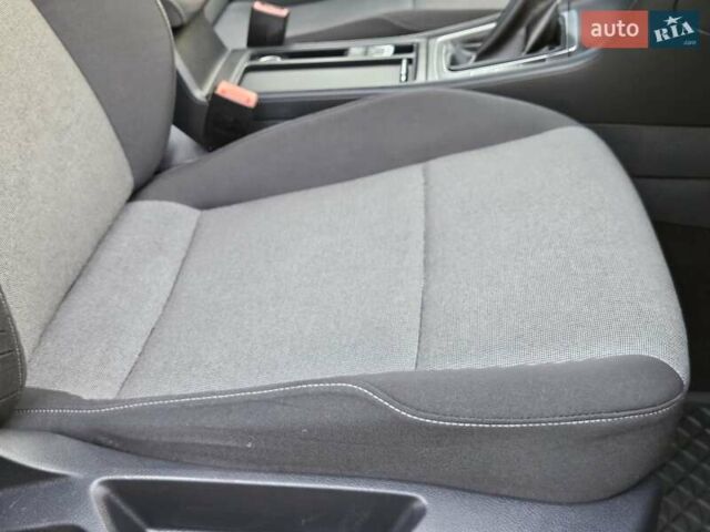 Серый Фольксваген Гольф, объемом двигателя 1.6 л и пробегом 262 тыс. км за 8800 $, фото 55 на Automoto.ua