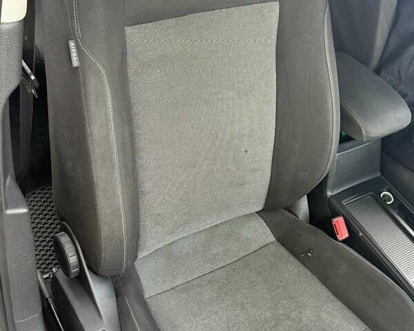 Сірий Фольксваген Гольф, об'ємом двигуна 1.6 л та пробігом 370 тис. км за 10400 $, фото 18 на Automoto.ua