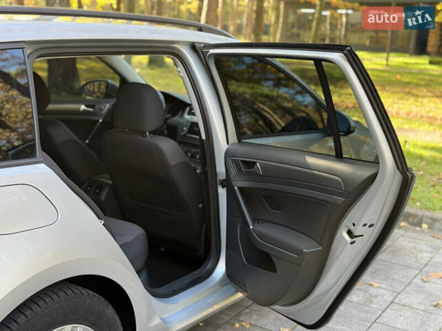 Серый Фольксваген Гольф, объемом двигателя 1.6 л и пробегом 230 тыс. км за 10500 $, фото 27 на Automoto.ua