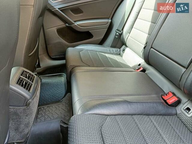 Серый Фольксваген Гольф, объемом двигателя 1.6 л и пробегом 240 тыс. км за 11600 $, фото 27 на Automoto.ua