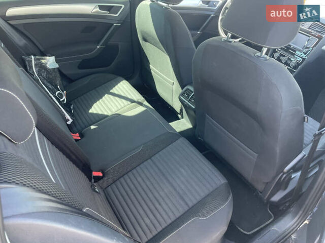 Серый Фольксваген Гольф, объемом двигателя 1.6 л и пробегом 150 тыс. км за 13999 $, фото 6 на Automoto.ua