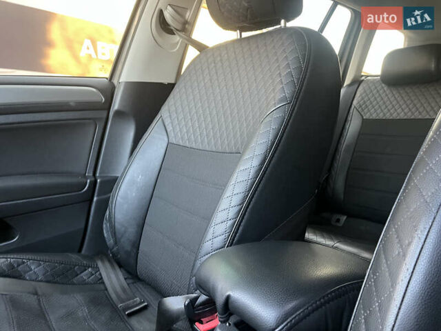 Серый Фольксваген Гольф, объемом двигателя 1.6 л и пробегом 304 тыс. км за 13000 $, фото 17 на Automoto.ua