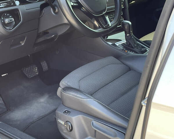 Сірий Фольксваген Гольф, об'ємом двигуна 2 л та пробігом 275 тис. км за 11800 $, фото 14 на Automoto.ua