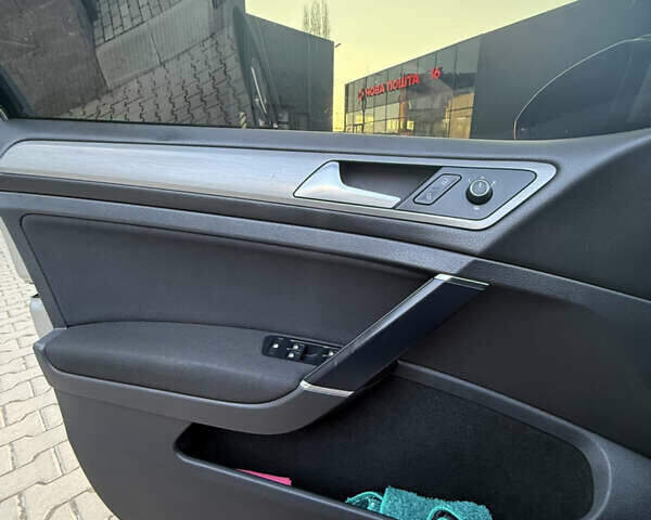 Серый Фольксваген Гольф, объемом двигателя 1.6 л и пробегом 261 тыс. км за 10500 $, фото 12 на Automoto.ua