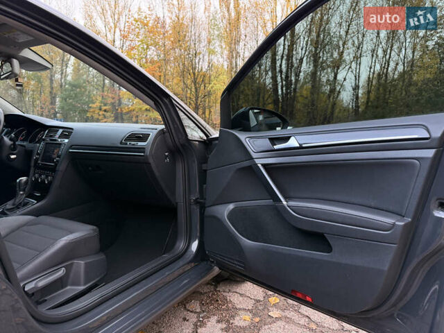 Серый Фольксваген Гольф, объемом двигателя 2 л и пробегом 289 тыс. км за 12350 $, фото 35 на Automoto.ua