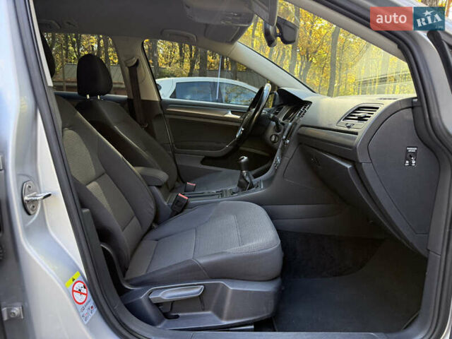 Серый Фольксваген Гольф, объемом двигателя 1.6 л и пробегом 230 тыс. км за 10500 $, фото 32 на Automoto.ua