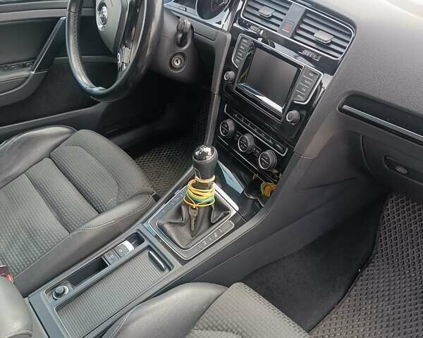 Фольксваген Гольф 2014 в Славуте на Automoto.ua Серый Фольксваген Гольф, объемом двигателя 1.6 л и пробегом 268 тыс. км за 11700 $, фото 3 на Automoto.ua