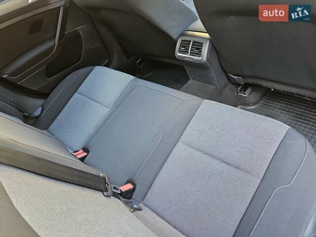 Серый Фольксваген Гольф, объемом двигателя 1.6 л и пробегом 262 тыс. км за 8800 $, фото 63 на Automoto.ua