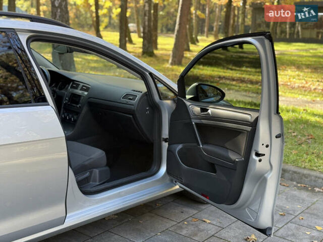 Серый Фольксваген Гольф, объемом двигателя 1.6 л и пробегом 232 тыс. км за 10000 $, фото 35 на Automoto.ua