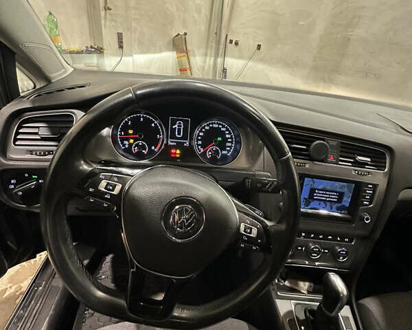 Серый Фольксваген Гольф, объемом двигателя 1.6 л и пробегом 210 тыс. км за 11500 $, фото 5 на Automoto.ua