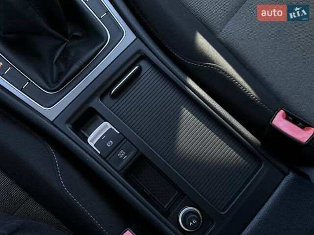 Сірий Фольксваген Гольф, об'ємом двигуна 1.6 л та пробігом 238 тис. км за 11800 $, фото 78 на Automoto.ua