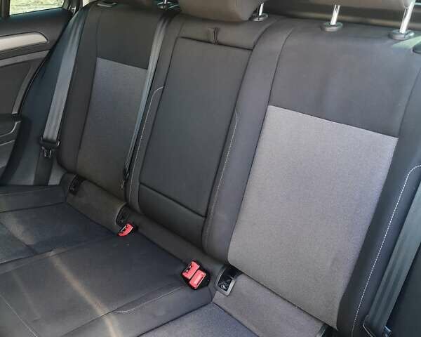 Серый Фольксваген Гольф, объемом двигателя 1.6 л и пробегом 290 тыс. км за 10000 $, фото 7 на Automoto.ua