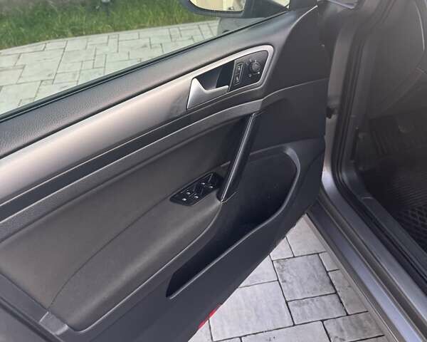 Серый Фольксваген Гольф, объемом двигателя 1.6 л и пробегом 230 тыс. км за 9500 $, фото 6 на Automoto.ua