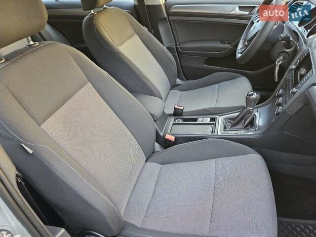 Серый Фольксваген Гольф, объемом двигателя 1.6 л и пробегом 262 тыс. км за 8800 $, фото 42 на Automoto.ua