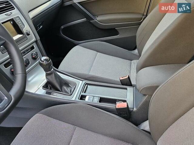 Серый Фольксваген Гольф, объемом двигателя 1.6 л и пробегом 262 тыс. км за 8800 $, фото 41 на Automoto.ua