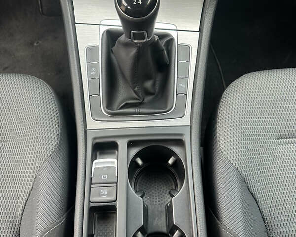 Сірий Фольксваген Гольф, об'ємом двигуна 1.6 л та пробігом 280 тис. км за 10200 $, фото 16 на Automoto.ua