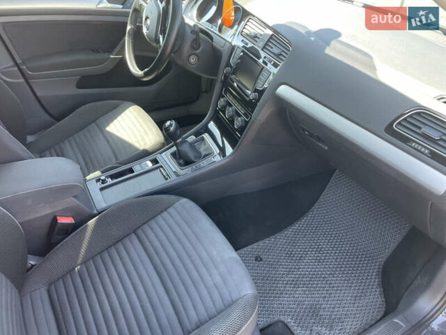 Серый Фольксваген Гольф, объемом двигателя 1.6 л и пробегом 150 тыс. км за 13999 $, фото 5 на Automoto.ua