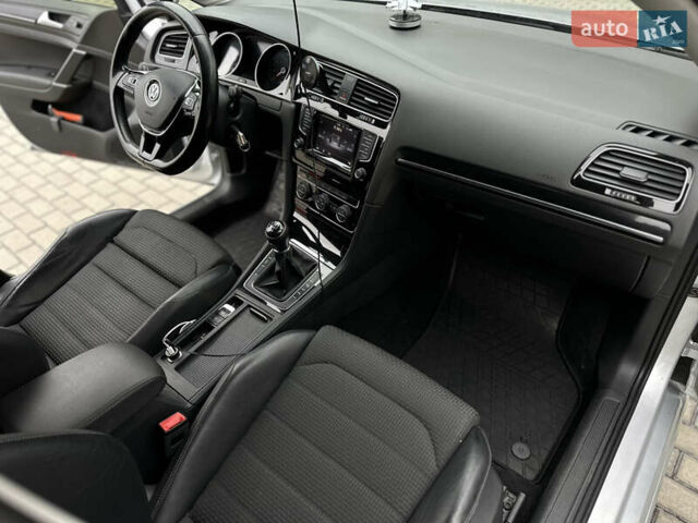 Серый Фольксваген Гольф, объемом двигателя 1.6 л и пробегом 300 тыс. км за 11800 $, фото 12 на Automoto.ua