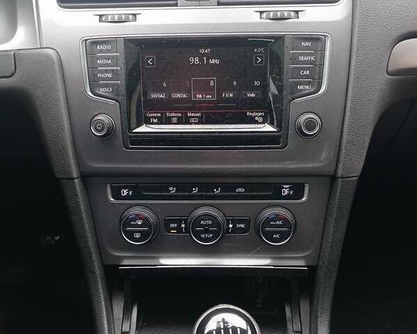 Серый Фольксваген Гольф, объемом двигателя 1.6 л и пробегом 247 тыс. км за 9400 $, фото 24 на Automoto.ua