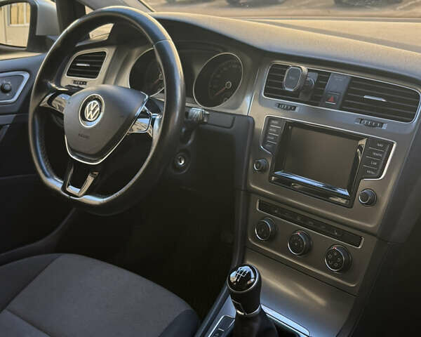 Сірий Фольксваген Гольф, об'ємом двигуна 1.6 л та пробігом 265 тис. км за 8850 $, фото 11 на Automoto.ua