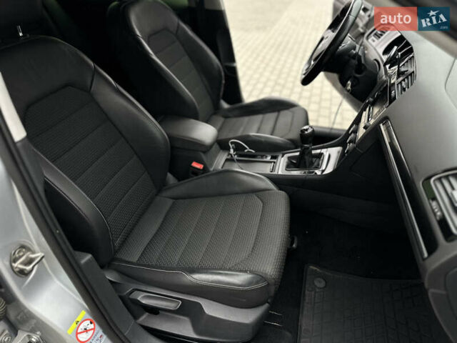 Серый Фольксваген Гольф, объемом двигателя 1.6 л и пробегом 300 тыс. км за 11800 $, фото 13 на Automoto.ua