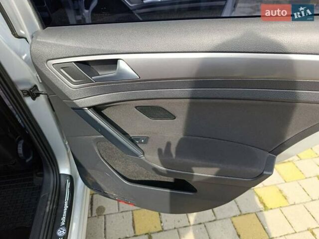 Серый Фольксваген Гольф, объемом двигателя 1.6 л и пробегом 262 тыс. км за 11000 $, фото 35 на Automoto.ua