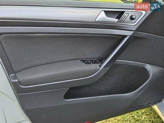 Серый Фольксваген Гольф, объемом двигателя 1.6 л и пробегом 262 тыс. км за 8800 $, фото 48 на Automoto.ua