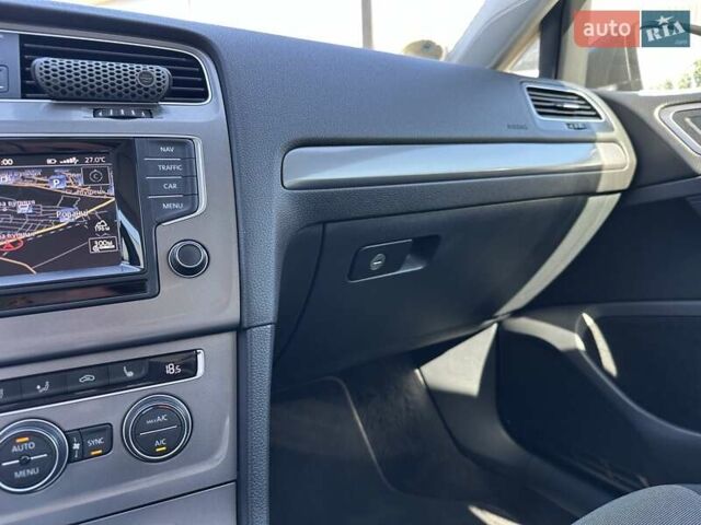 Сірий Фольксваген Гольф, об'ємом двигуна 1.6 л та пробігом 238 тис. км за 11800 $, фото 79 на Automoto.ua