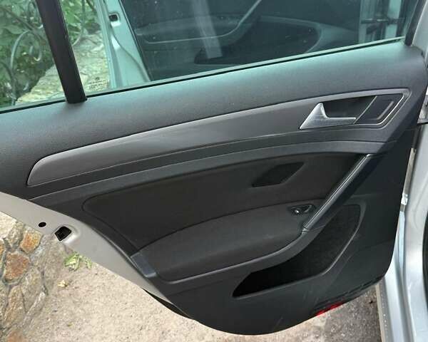 Сірий Фольксваген Гольф, об'ємом двигуна 1.6 л та пробігом 370 тис. км за 10400 $, фото 11 на Automoto.ua