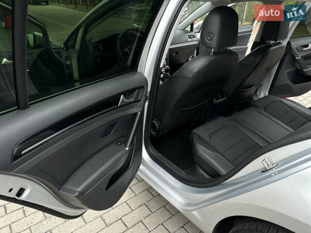 Серый Фольксваген Гольф, объемом двигателя 1.6 л и пробегом 300 тыс. км за 11800 $, фото 17 на Automoto.ua