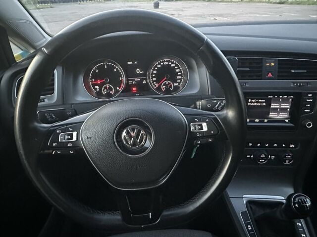 Серый Фольксваген Гольф, объемом двигателя 1.6 л и пробегом 252 тыс. км за 9800 $, фото 6 на Automoto.ua