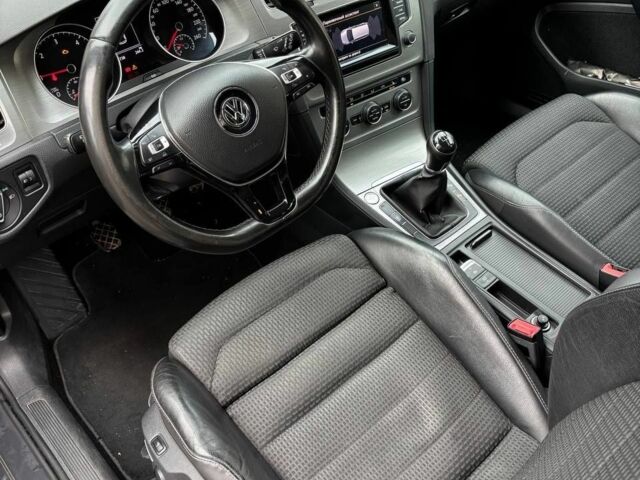 Серый Фольксваген Гольф, объемом двигателя 1.6 л и пробегом 294 тыс. км за 9599 $, фото 4 на Automoto.ua