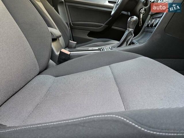 Серый Фольксваген Гольф, объемом двигателя 1.6 л и пробегом 262 тыс. км за 8800 $, фото 58 на Automoto.ua