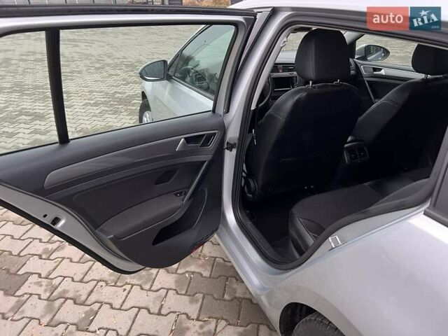 Серый Фольксваген Гольф, объемом двигателя 1.6 л и пробегом 297 тыс. км за 9500 $, фото 7 на Automoto.ua