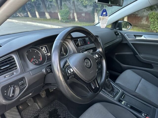 Серый Фольксваген Гольф, объемом двигателя 1.6 л и пробегом 252 тыс. км за 9800 $, фото 5 на Automoto.ua