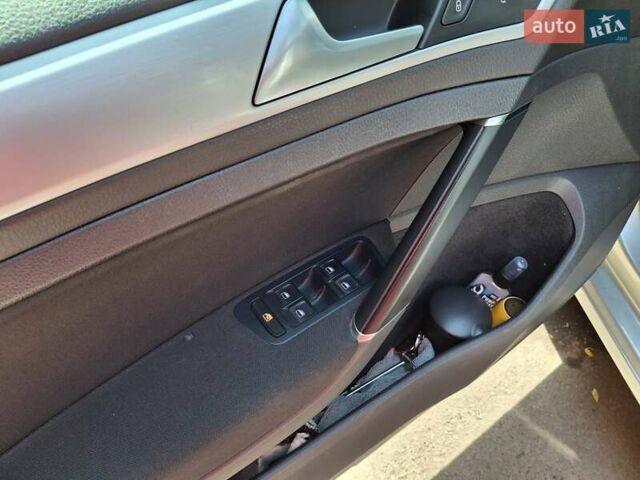 Серый Фольксваген Гольф, объемом двигателя 1.6 л и пробегом 250 тыс. км за 10600 $, фото 14 на Automoto.ua