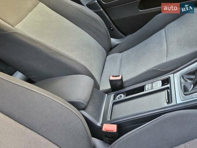 Серый Фольксваген Гольф, объемом двигателя 1.6 л и пробегом 262 тыс. км за 8800 $, фото 54 на Automoto.ua