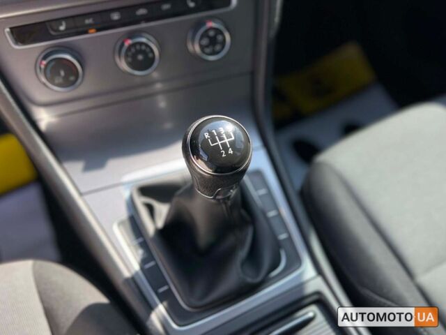 Серый Фольксваген Гольф, объемом двигателя 1.6 л и пробегом 200 тыс. км за 10100 $, фото 17 на Automoto.ua