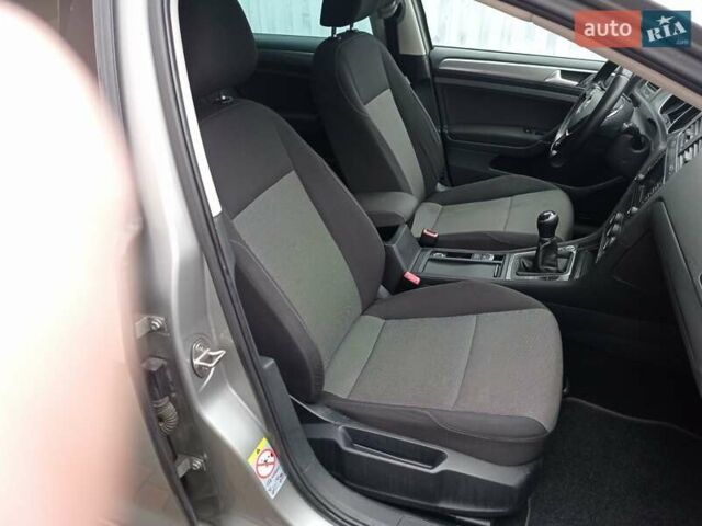 Серый Фольксваген Гольф, объемом двигателя 1.6 л и пробегом 247 тыс. км за 9400 $, фото 19 на Automoto.ua